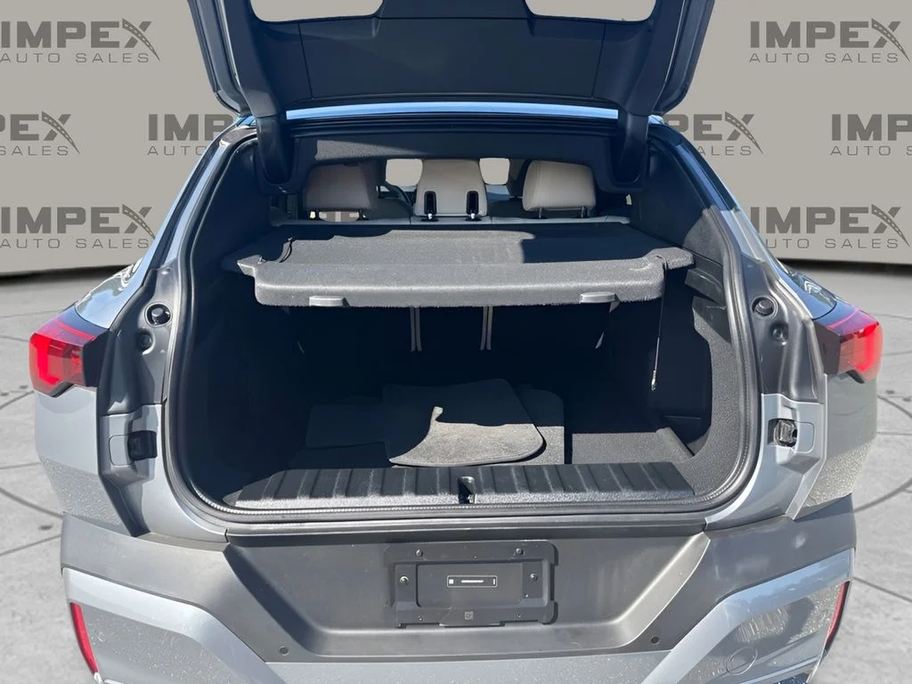 Used 2025 Gray BMW xDrive28i image 21