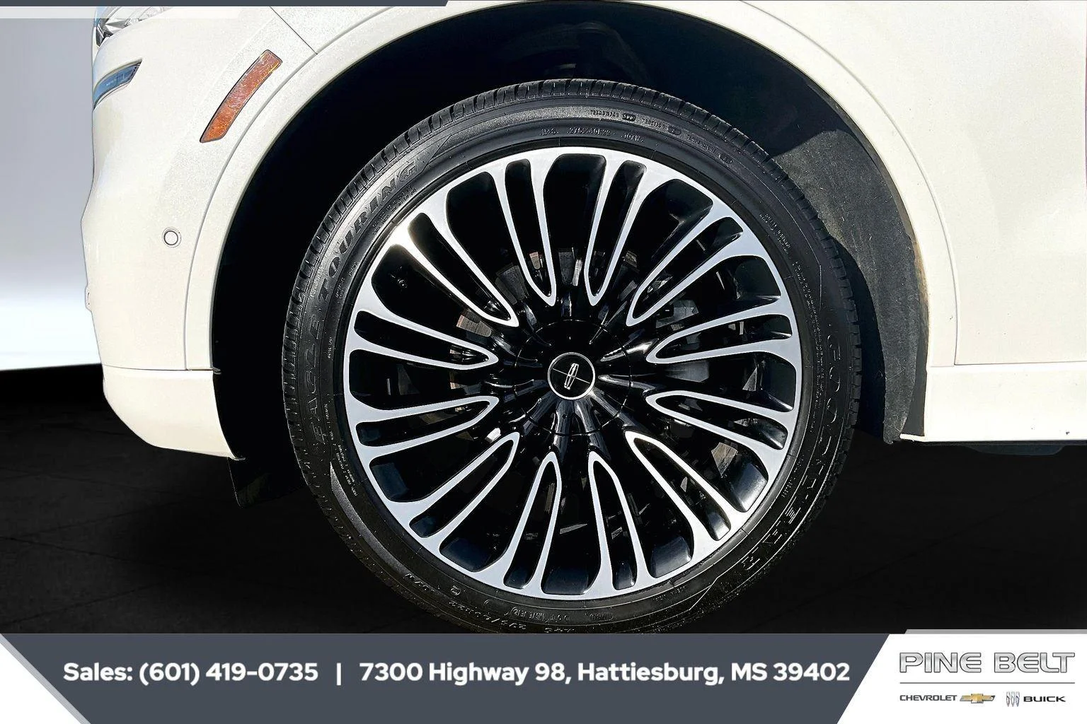 Used 2023 Pristine White Metallic Tri-Coat Lincoln Black Label image 7