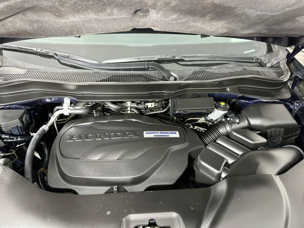 Used 2018 Obsidian Blue Pearl Honda RTL-T image 32
