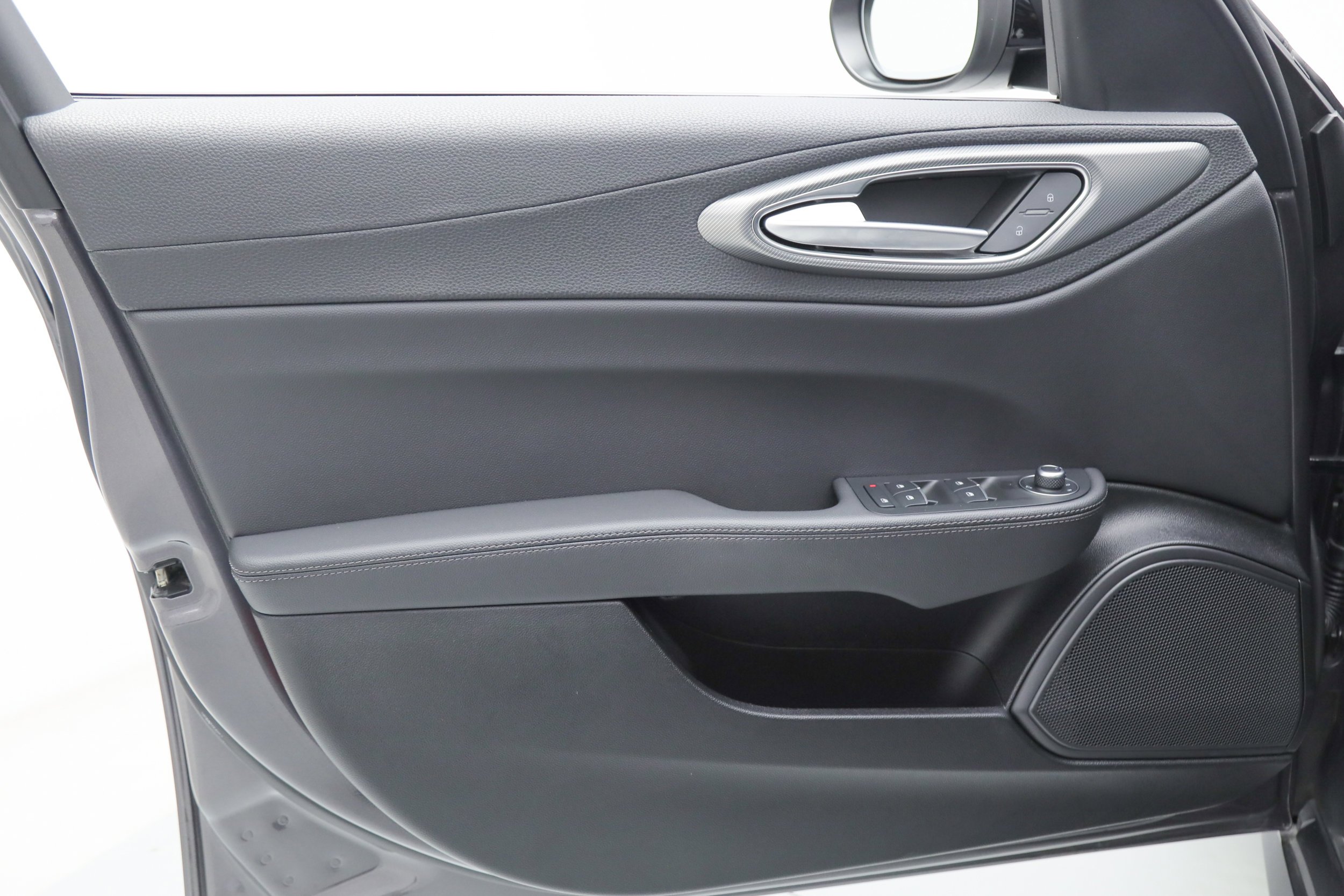 Used 2025 Gray Alfa Romeo  image 18