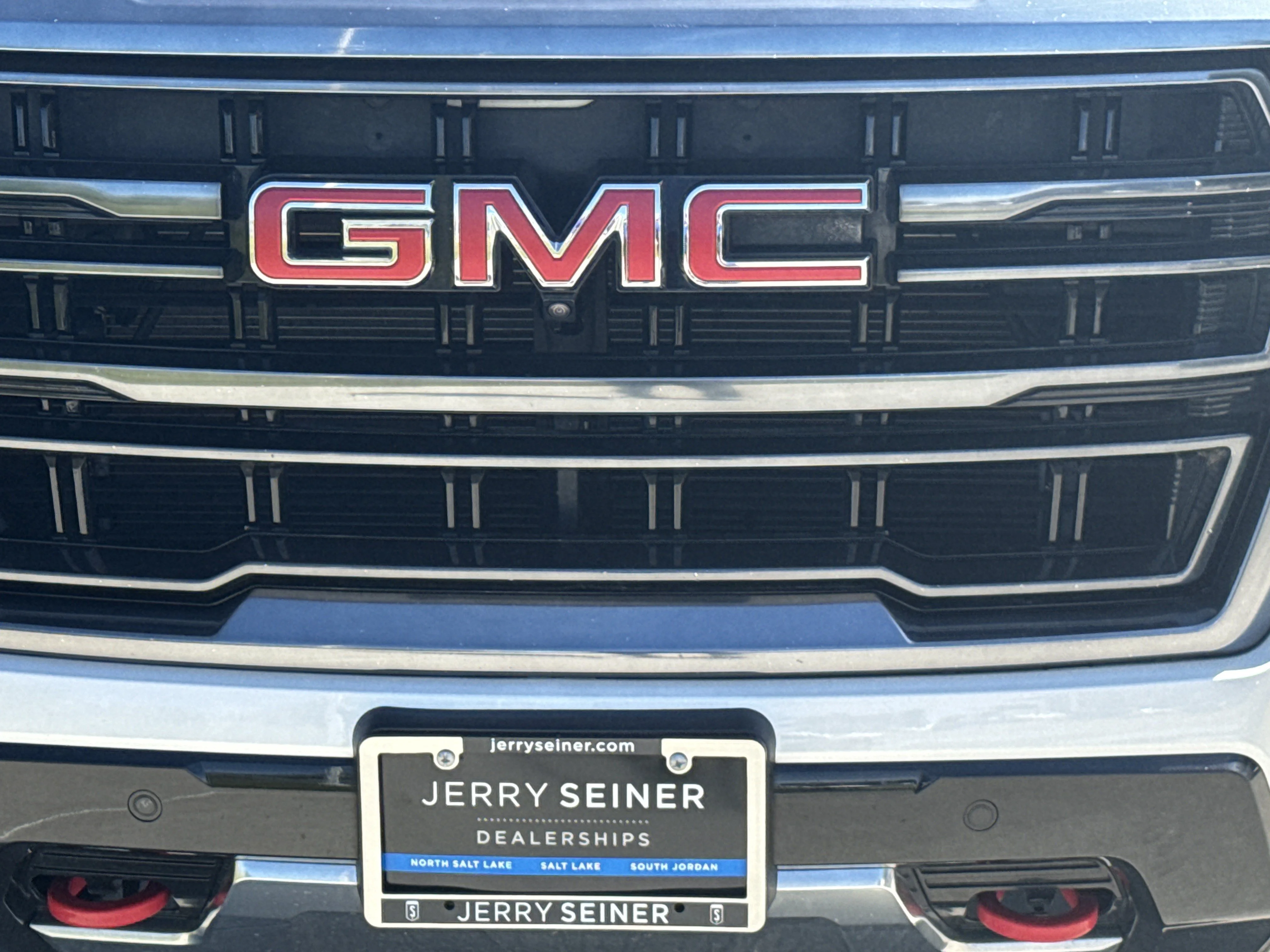 Used 2023 White Frost Tricoat GMC AT4 image 13