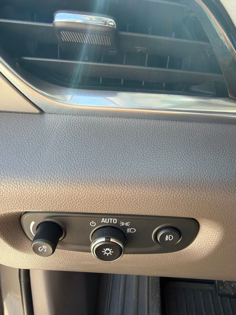 Used 2019 Gray Chevrolet 3LT image 17