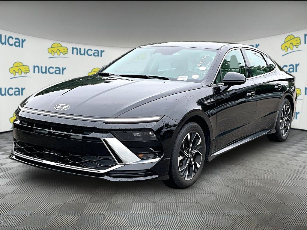 Used 2024 Black Hyundai SEL image 3