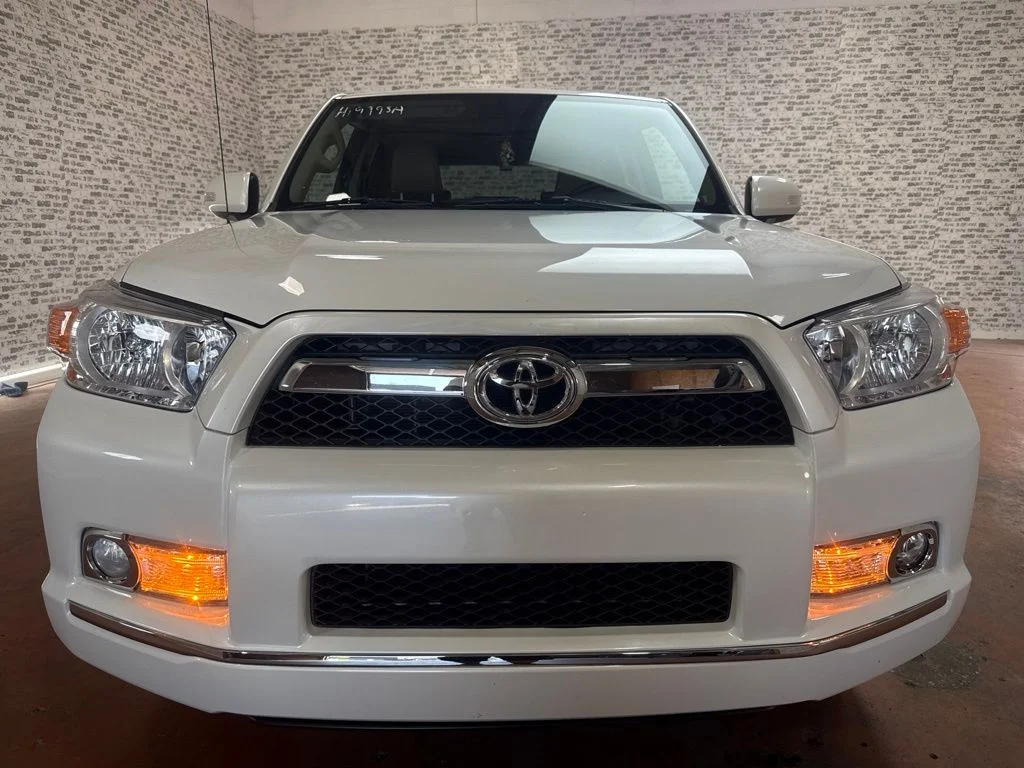 Used 2010 Blizzard Pearl Toyota SR5 image 2