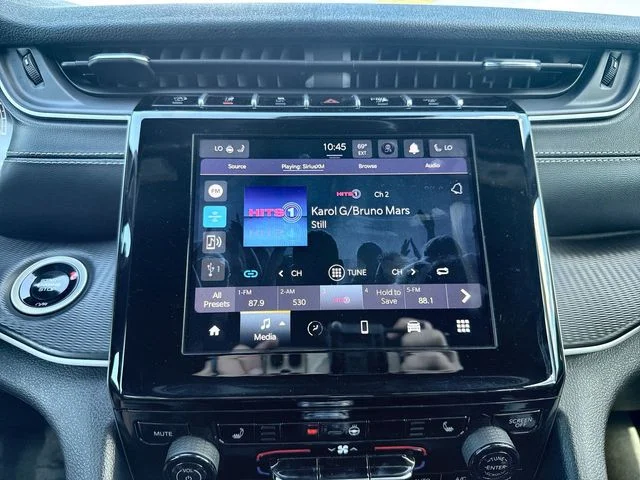 Used 2024 White Jeep Altitude image 16
