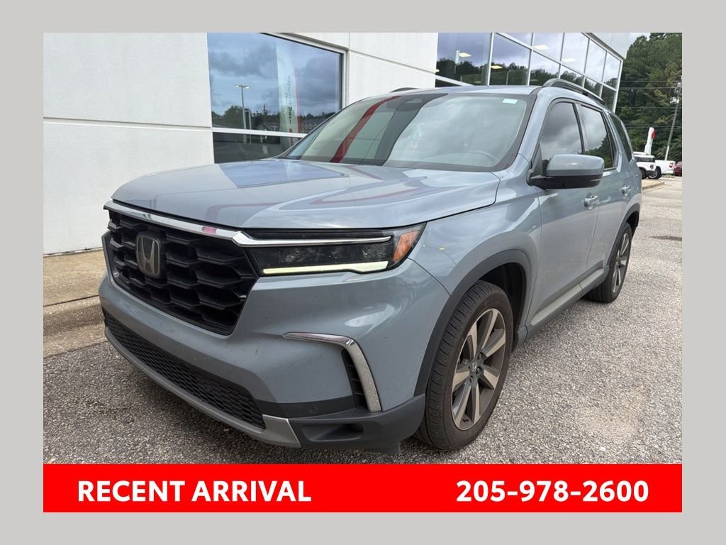 2023 Honda Pilot Touring 2WD's photo