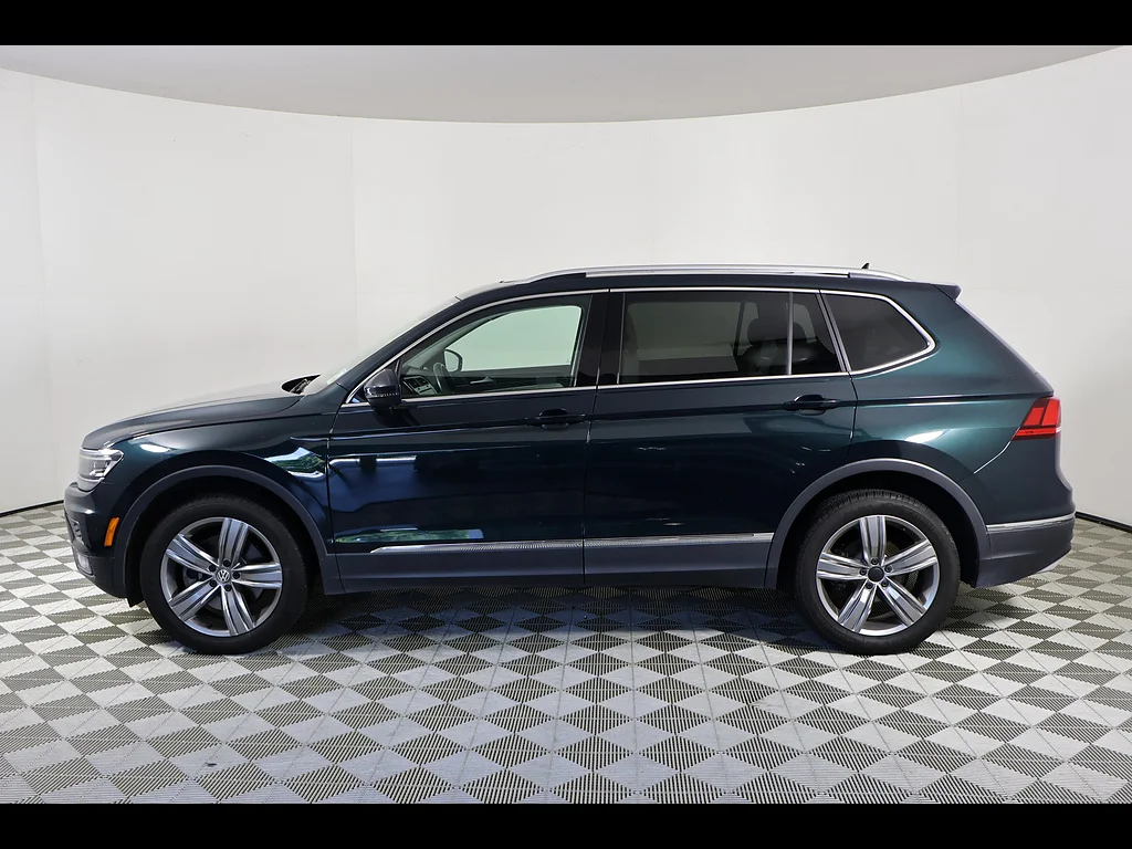 Used 2019 Dark Moss Green Metallic Volkswagen 2.0T SEL Premium 4Motion image 3