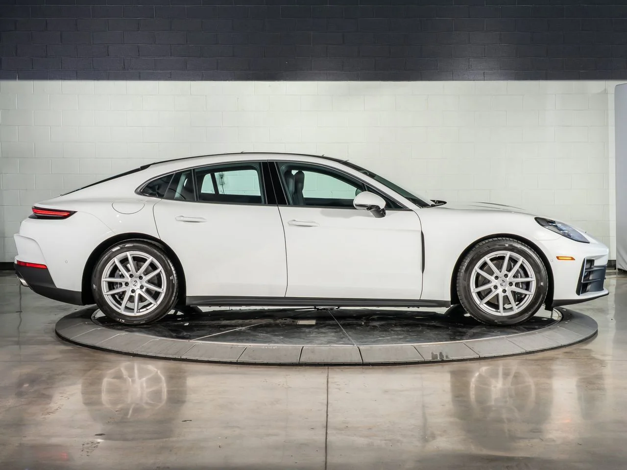 Used 2025 White Porsche  image 8