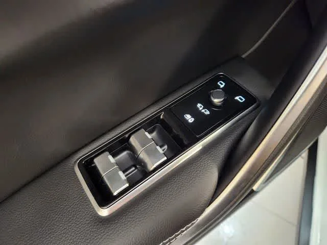 New 2026 Fuji White Jaguar R-Dynamic S image 22