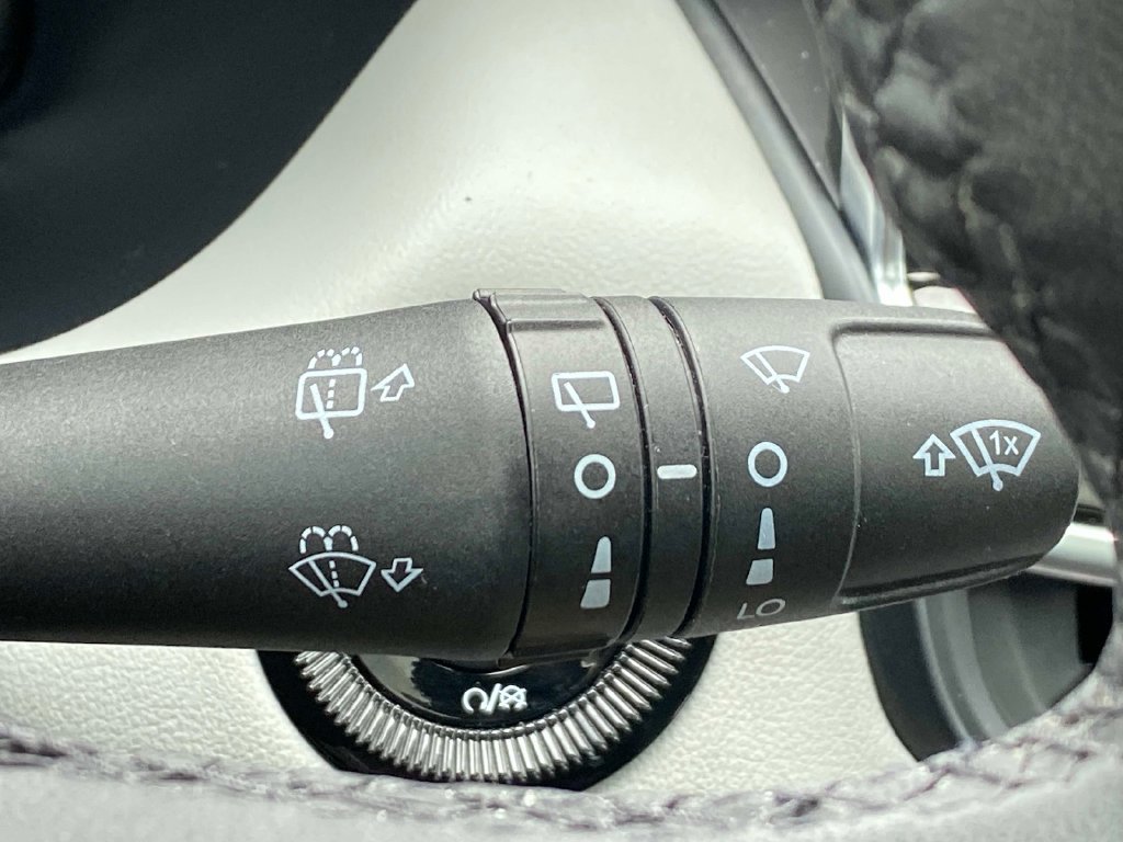 Used 2023 White Jeep Limited image 23