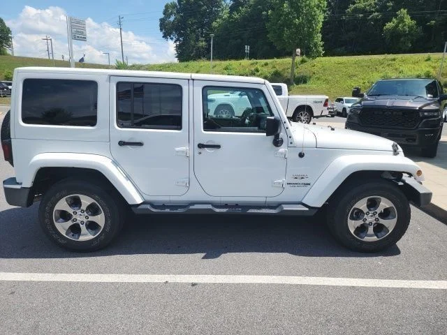 Used 2018 White Jeep Unlimited Sahara image 9