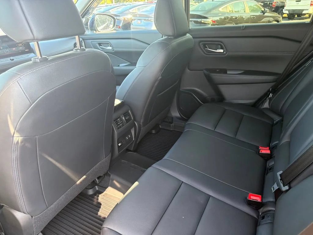Used 2025 Deep Ocean Nissan SL image 15