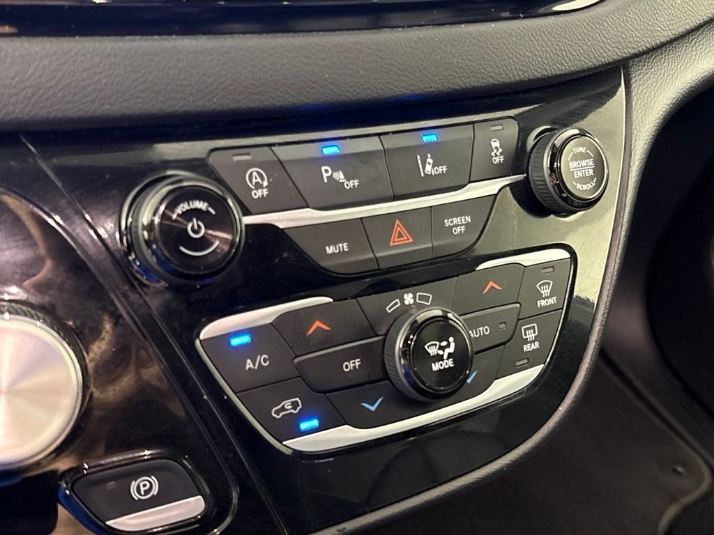 Used 2025 Black Chrysler Select image 39