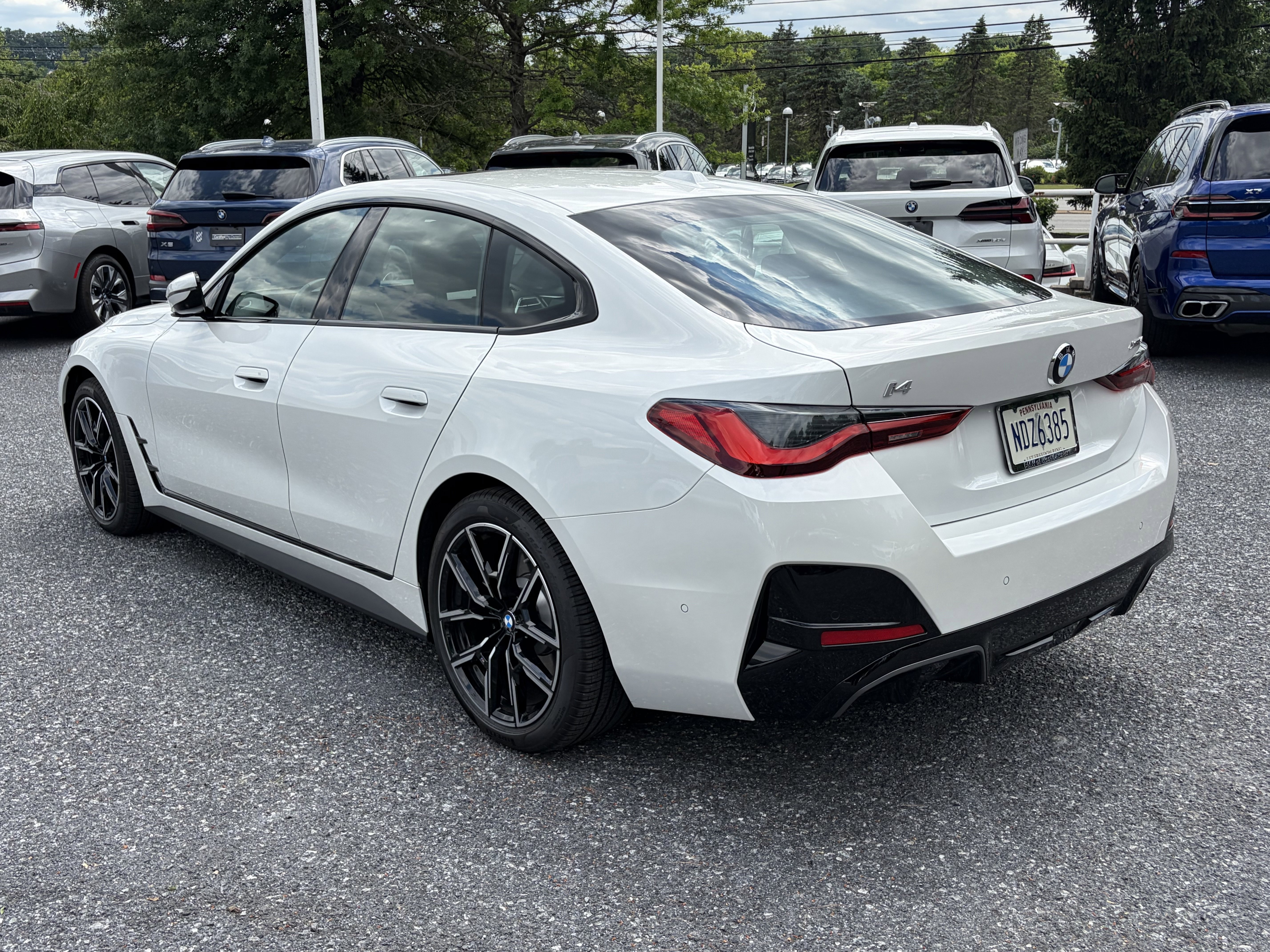 Used 2026 Mineral White Metallic BMW xDrive40 image 6