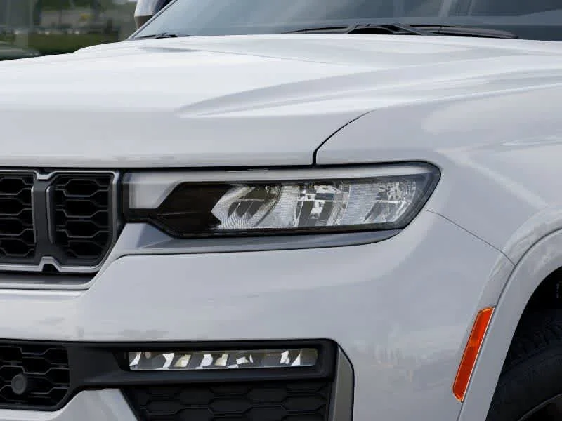 New 2026 Bright White Clear-Coat Exterior Paint Jeep Limited Reserve image 10