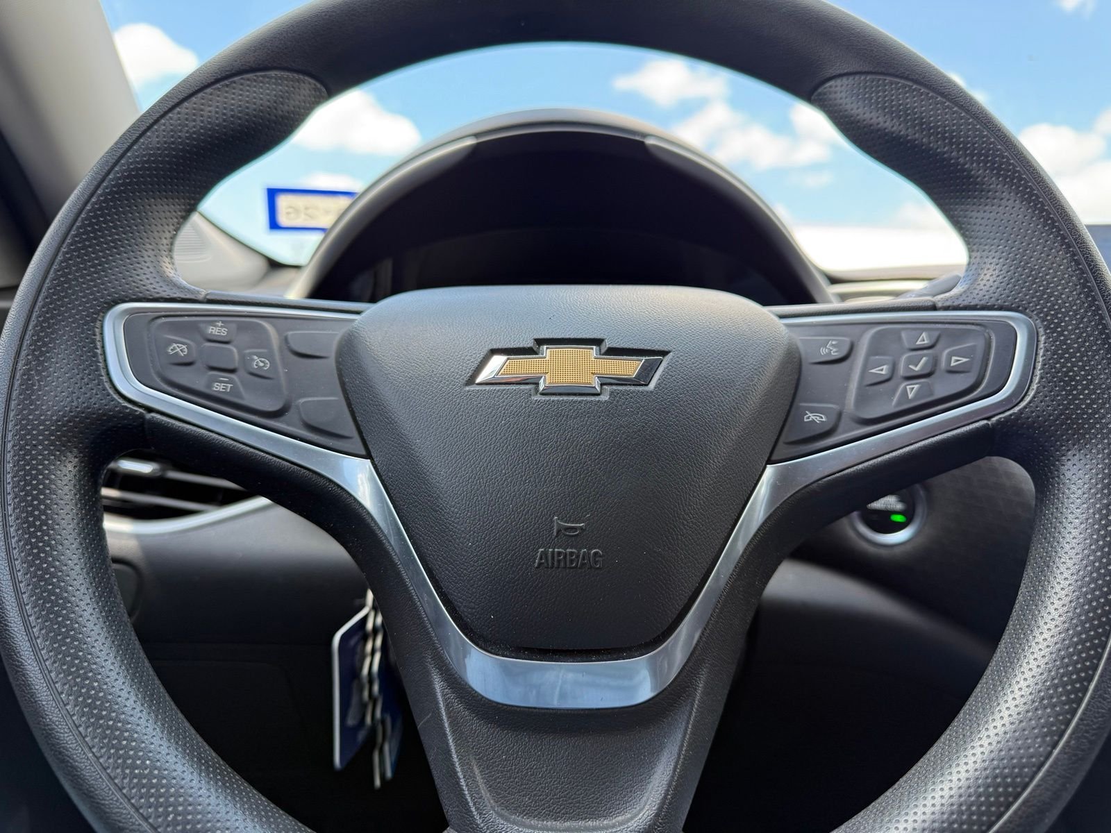 Used 2022 White Chevrolet LT image 11