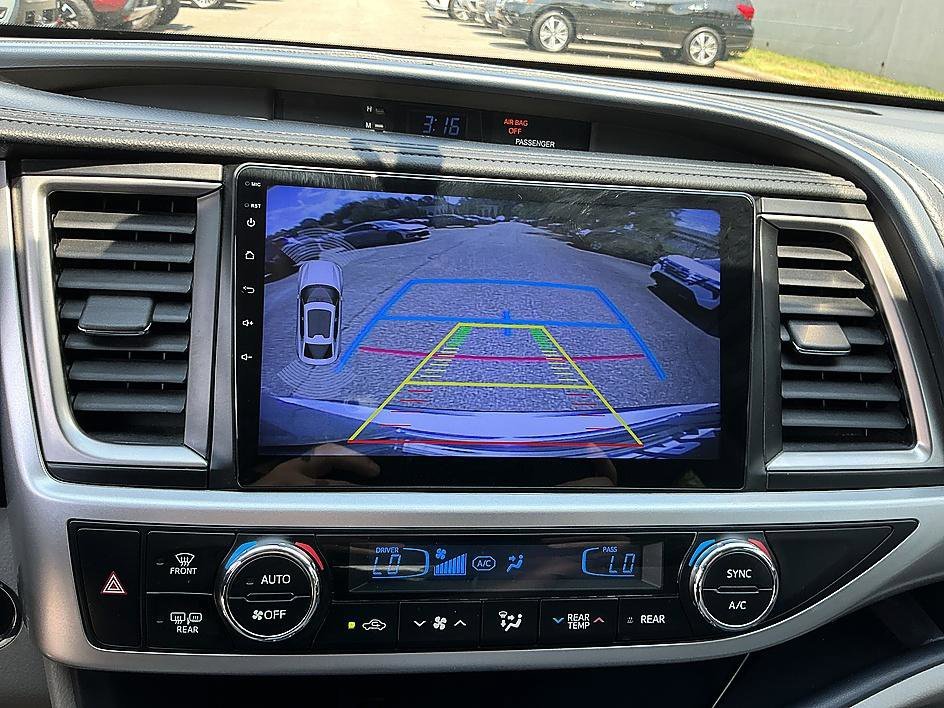 Used 2015 Silver Sky Metallic Toyota XLE image 18