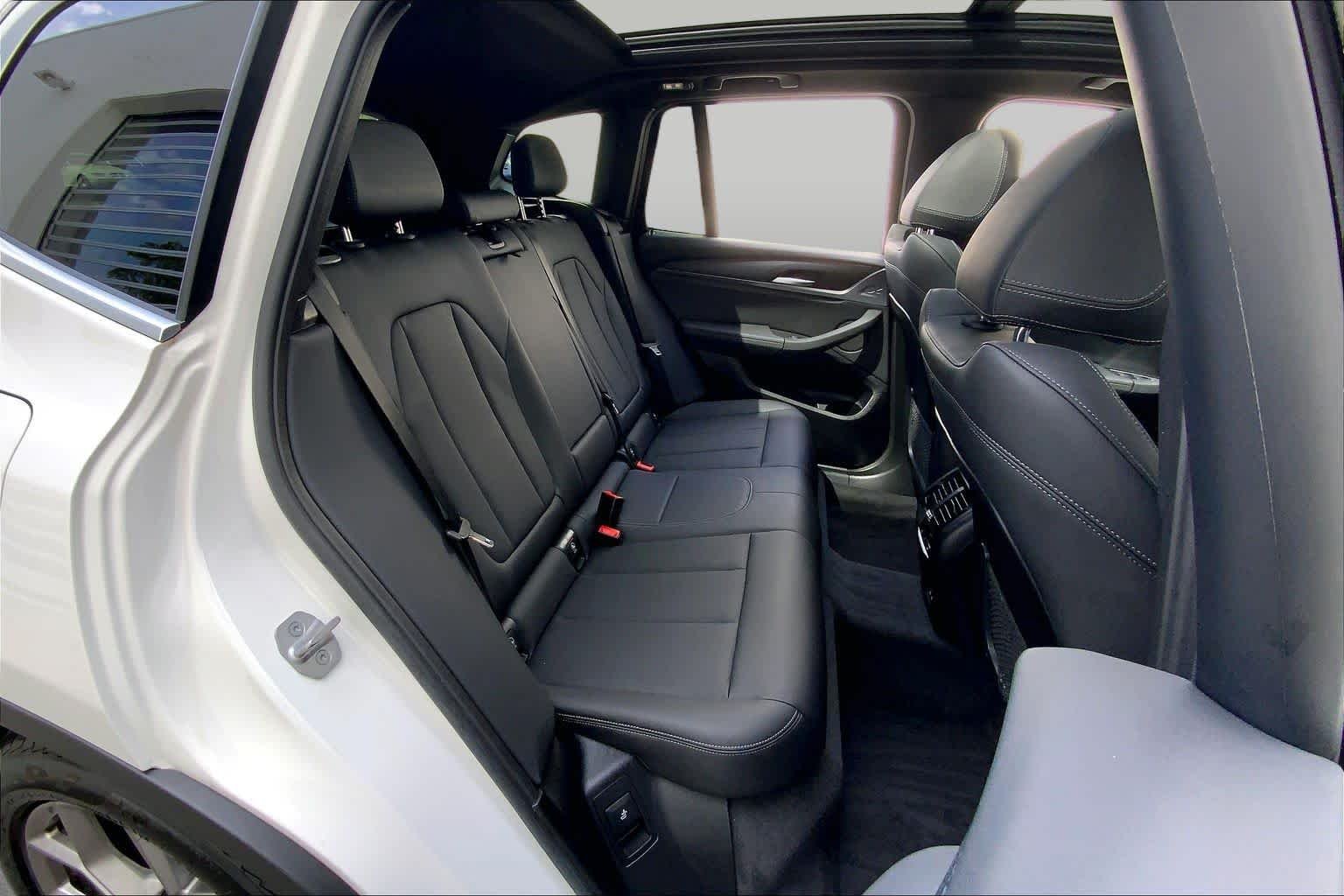 Used 2024 Alpine White BMW xDrive30i image 19