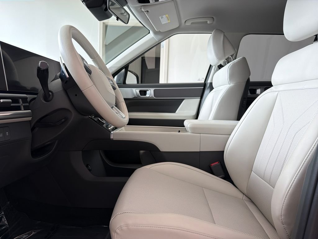 Used 2025 Hampton Gray Hyundai SEL image 12