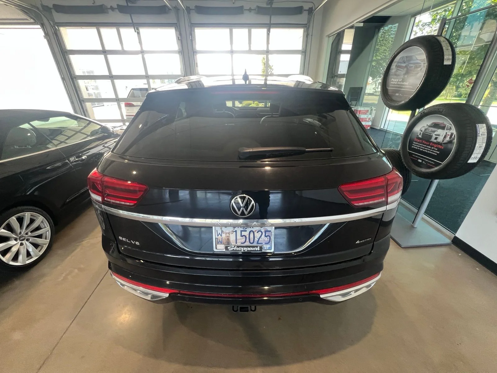 Used 2023  Volkswagen 3.6L V6 SEL Premium R-Line image 6
