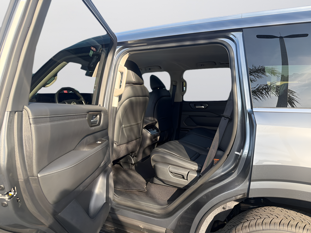 2026 Nissan Armada SV - Photo 17