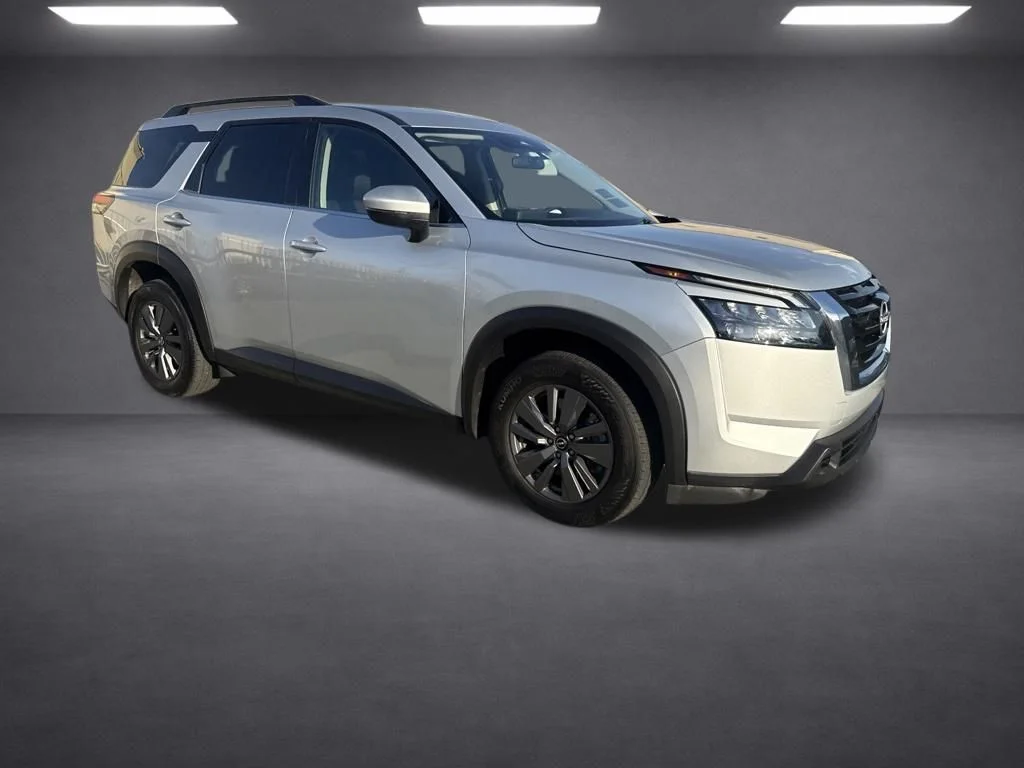 Used 2025 Silver Nissan SV image 13