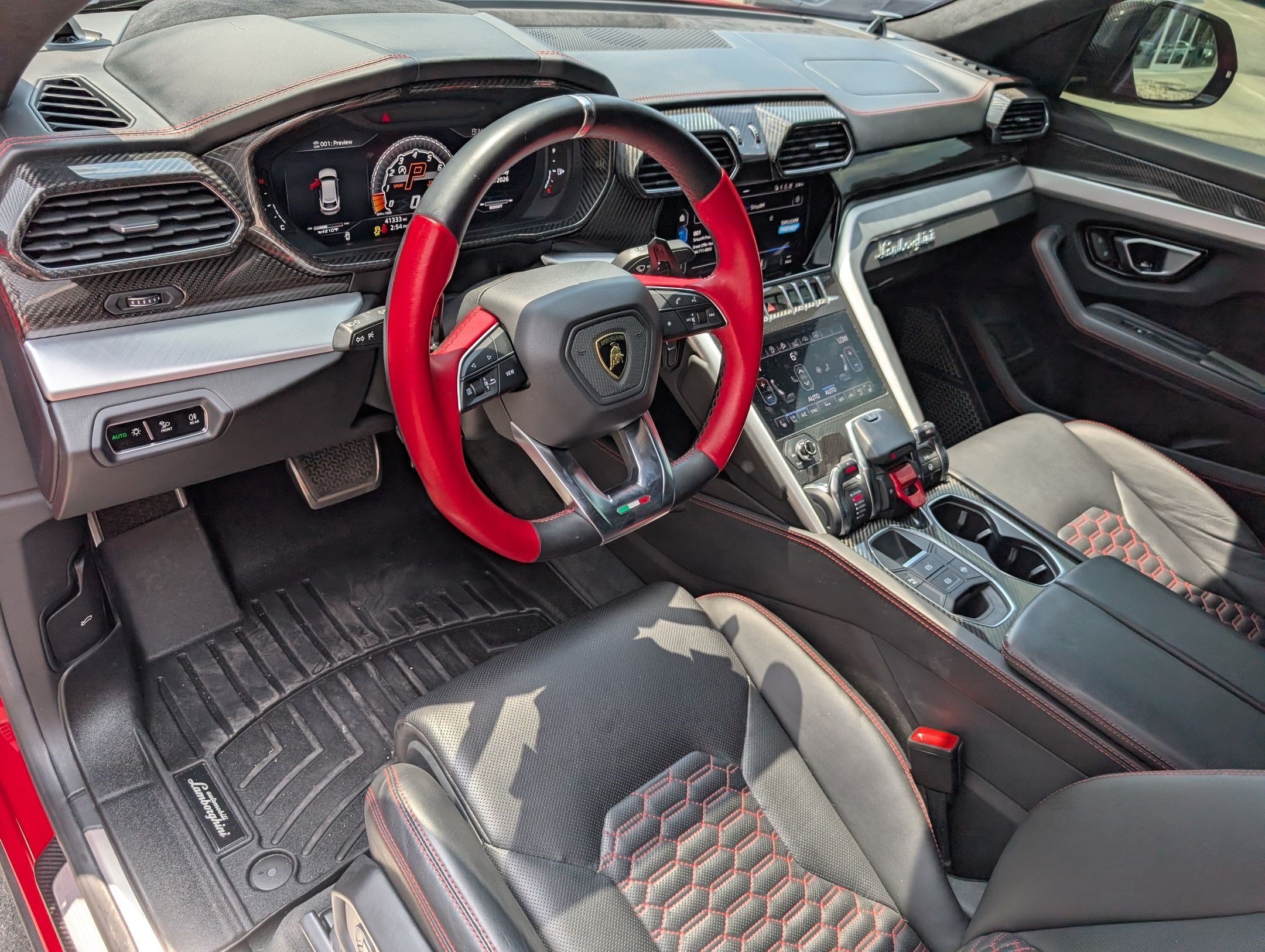 Used 2020 Red Lamborghini Base image 14
