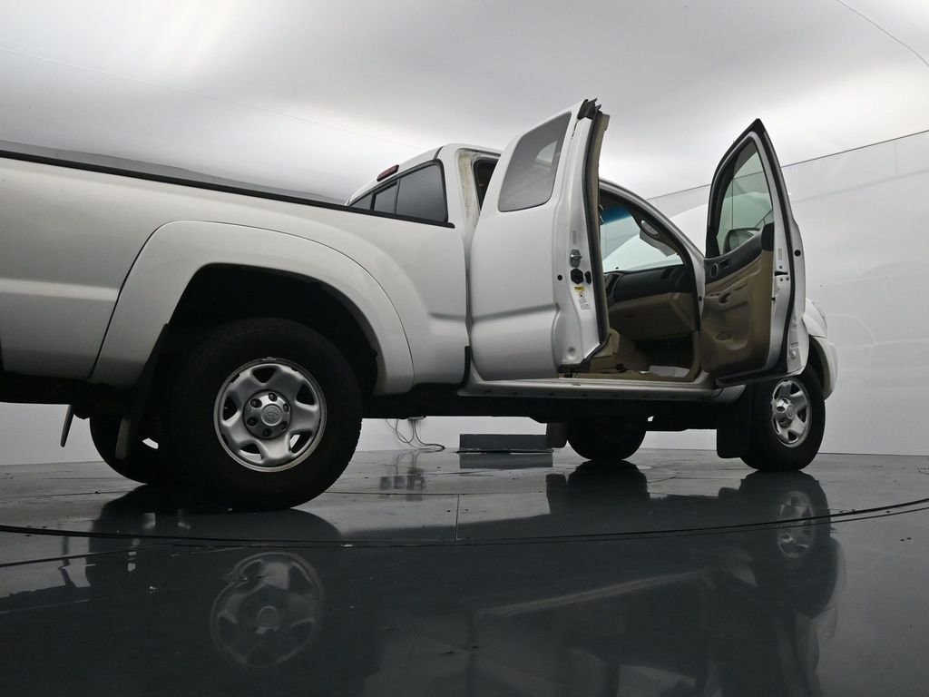 Used 2009 White Toyota PreRunner image 38