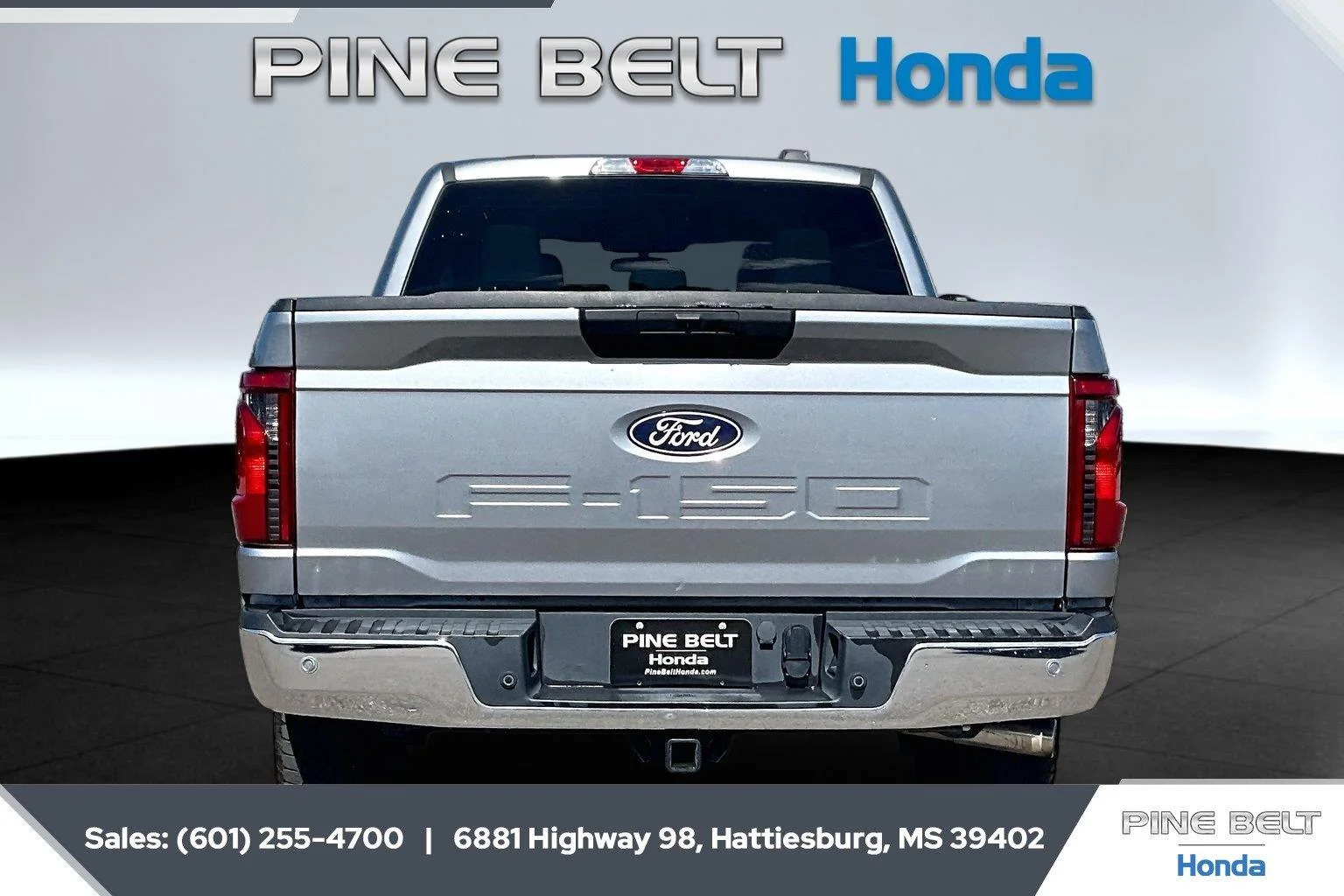 Used 2025 Iconic Silver Ford XLT image 4
