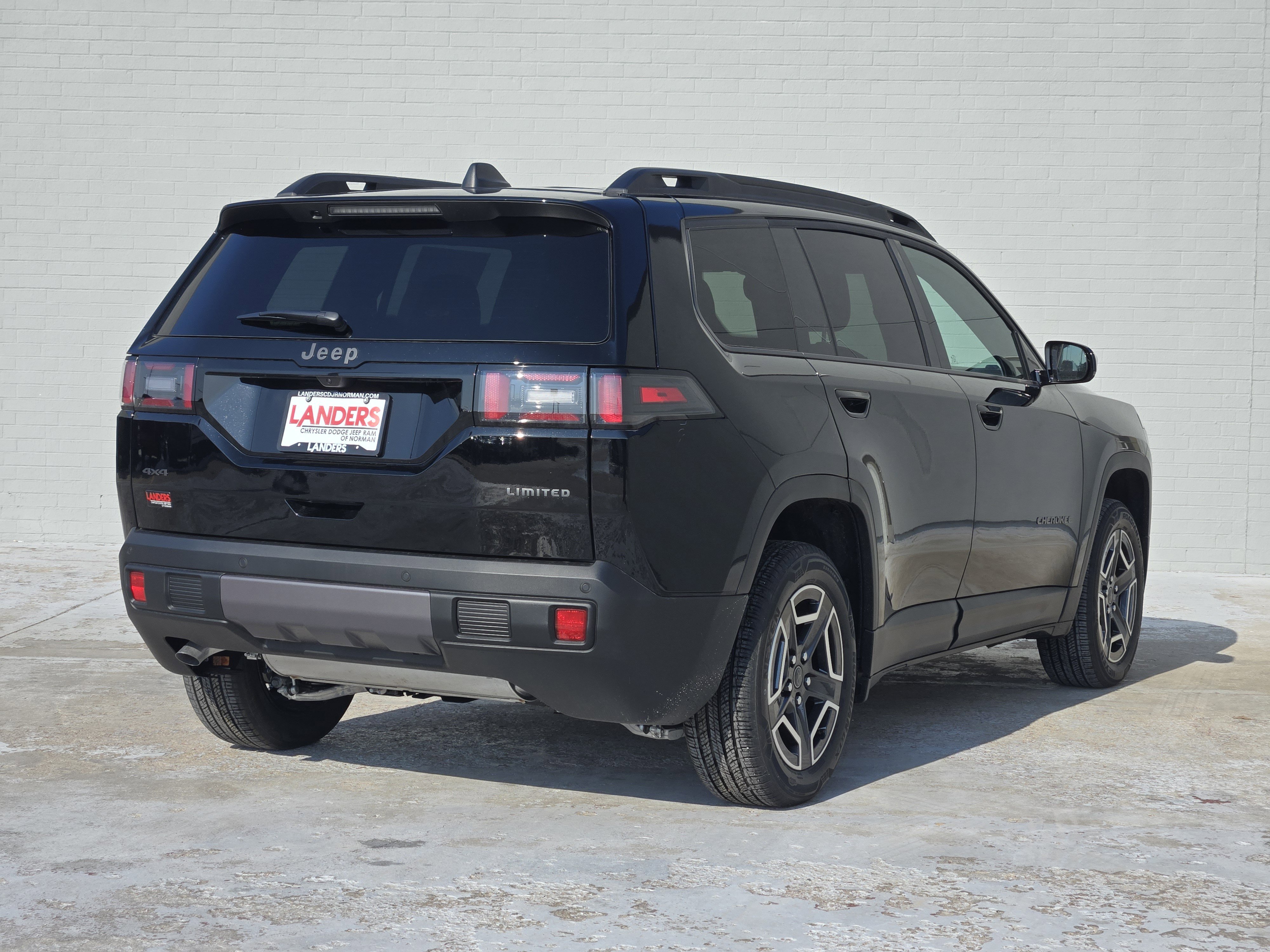 New 2026 Diamond Black Crystal Pearlcoat Jeep Limited image 4