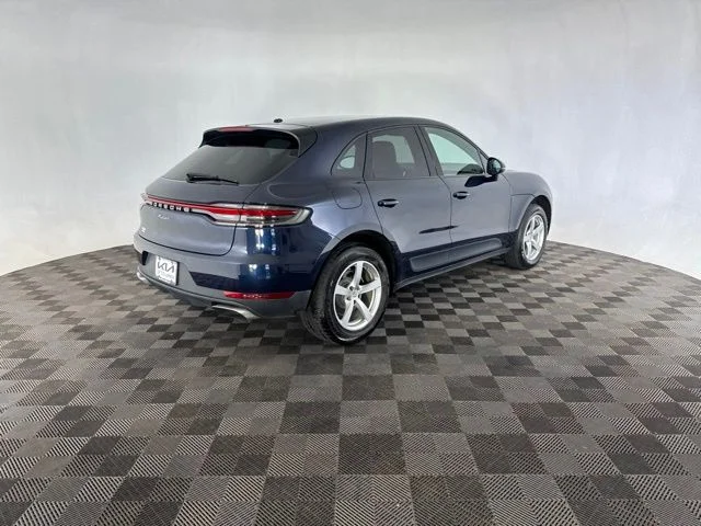 Used 2020  Porsche Base image 7