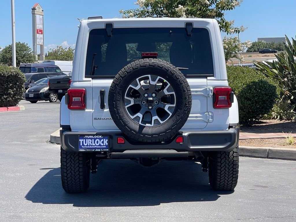 New 2026 Bright White Clear-Coat Exterior Paint Jeep Sahara image 5