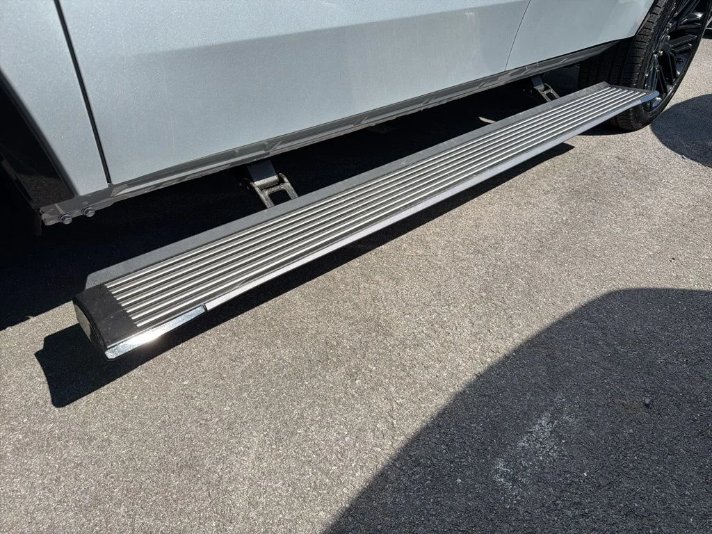 New 2026 Silver-Zynith Exterior Paint Jeep Limited Reserve image 18