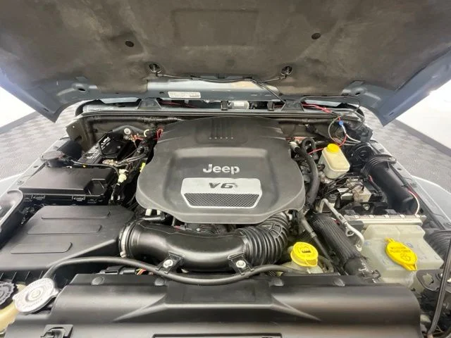 Used 2014 Gray Jeep Unlimited Sahara image 24