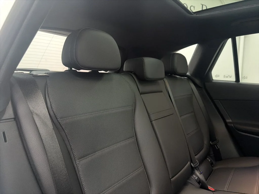 Used 2026 White Mercedes-Benz GLC 300 image 25