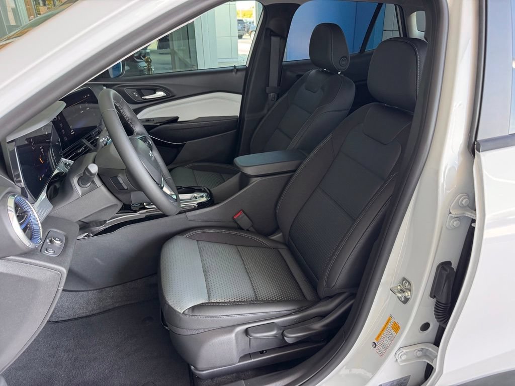 2026 Chevrolet Trax LT - Photo 17