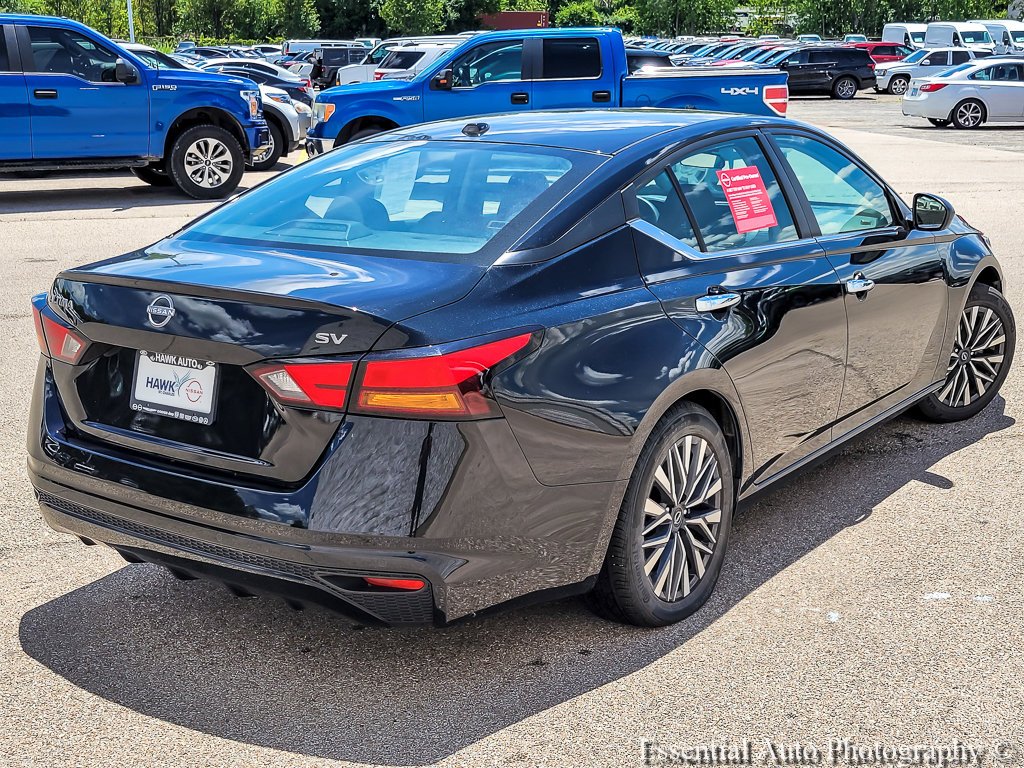Used 2024 Super Black Nissan 2.5 SV image 7