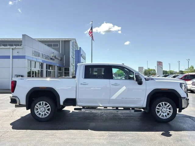 Used 2024 White GMC SLT image 13
