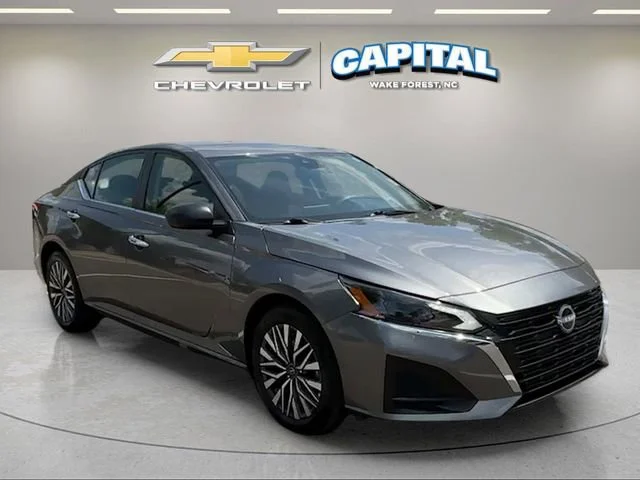 Used 2025 Gray Nissan SV image 7