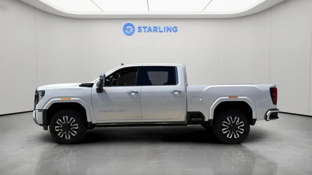 Used 2024 White Frost Tricoat GMC Denali Ultimate image 3