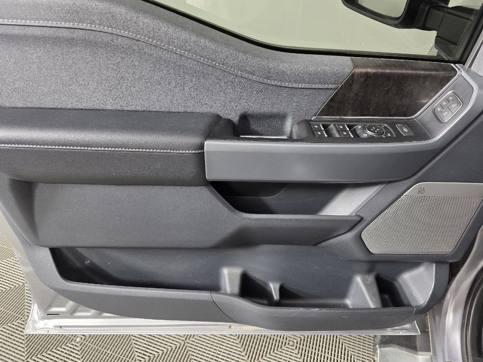 Used 2022  Ford LARIAT image 15