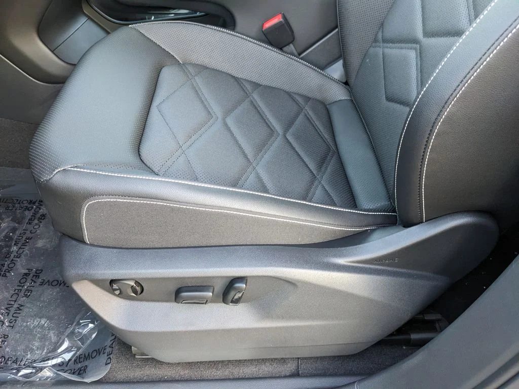 New 2026 Silver Volkswagen 2.0T SE w/Technology image 17