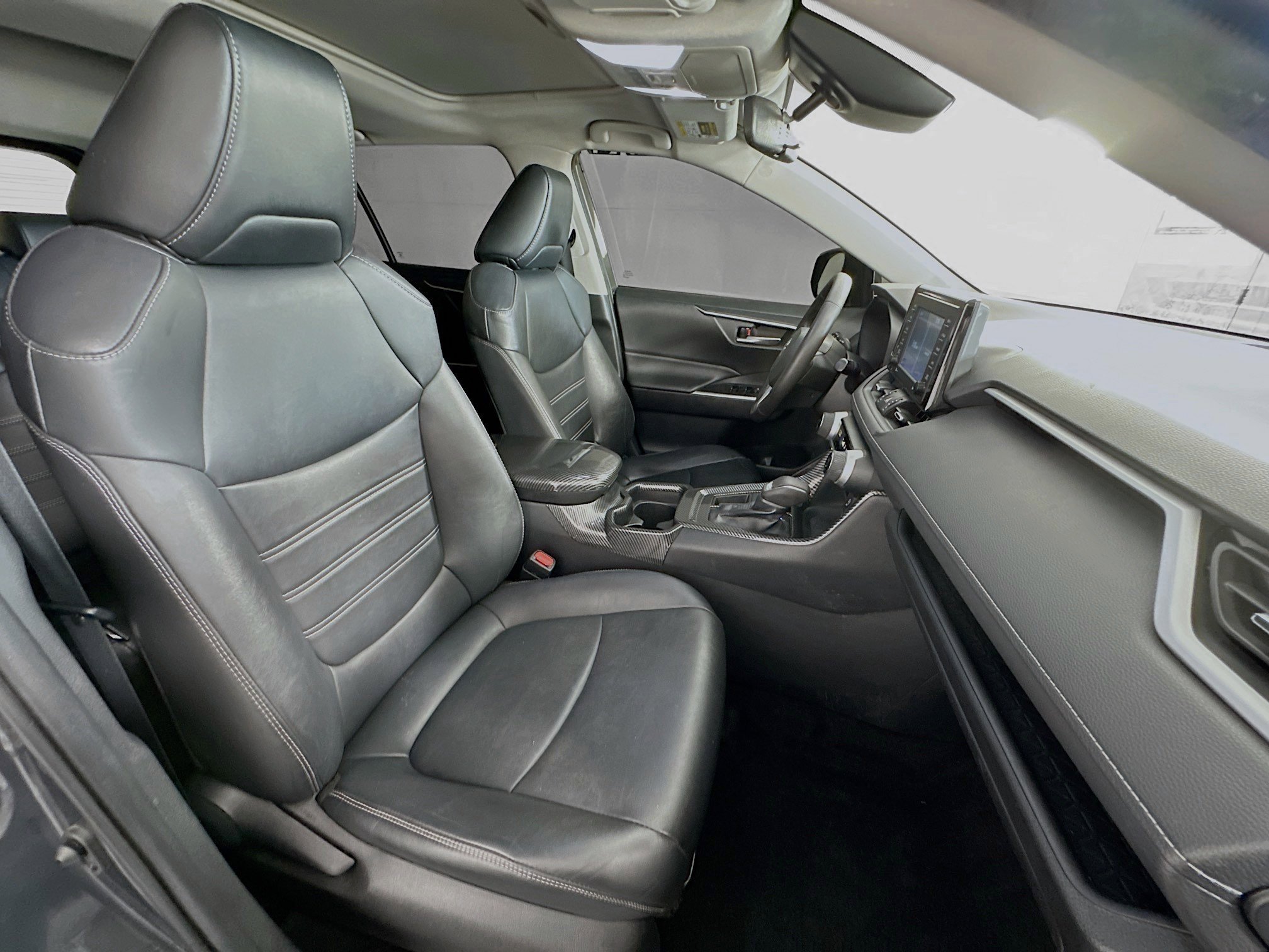 Used 2021 Magnetic Gray Metallic Toyota XLE Premium image 28
