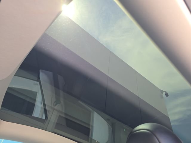 2023 Tesla Model Y Long Range - Photo 19