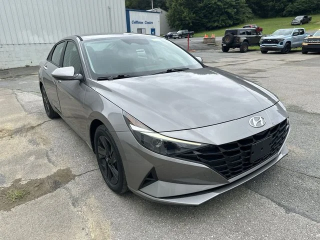 Used 2021 Silver Hyundai SEL image 11