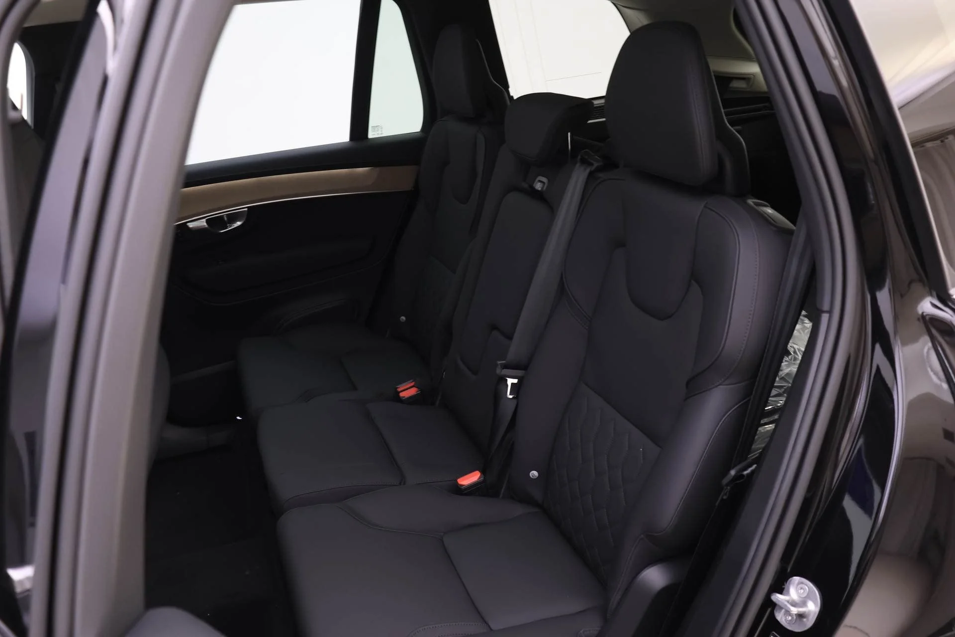 New 2026 Black Volvo B6 Plus 7-Seater image 11