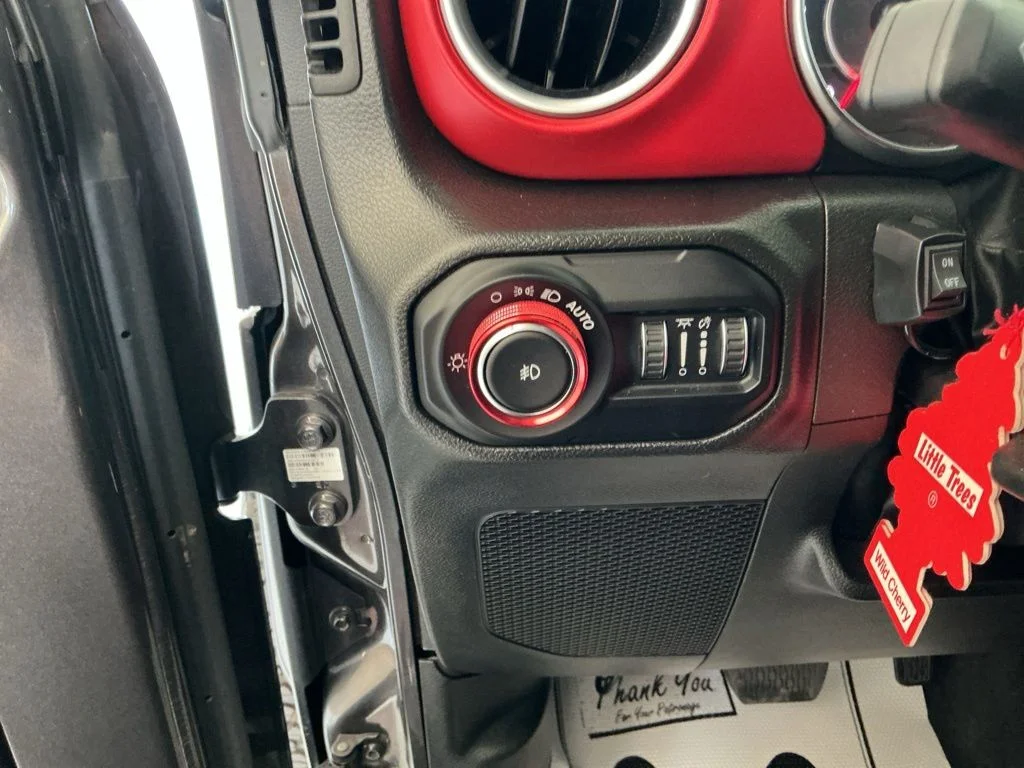 Used 2022 Crystal Metallic Jeep Rubicon image 14