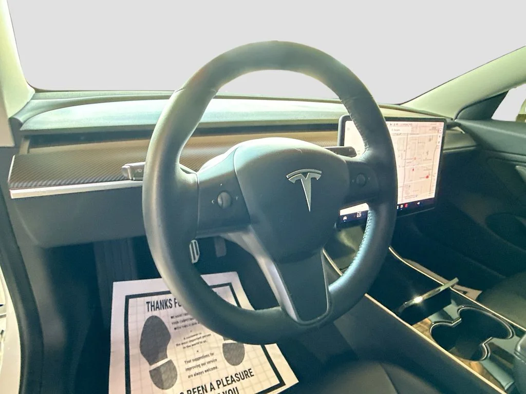 Used 2019  Tesla Standard Range Plus image 12