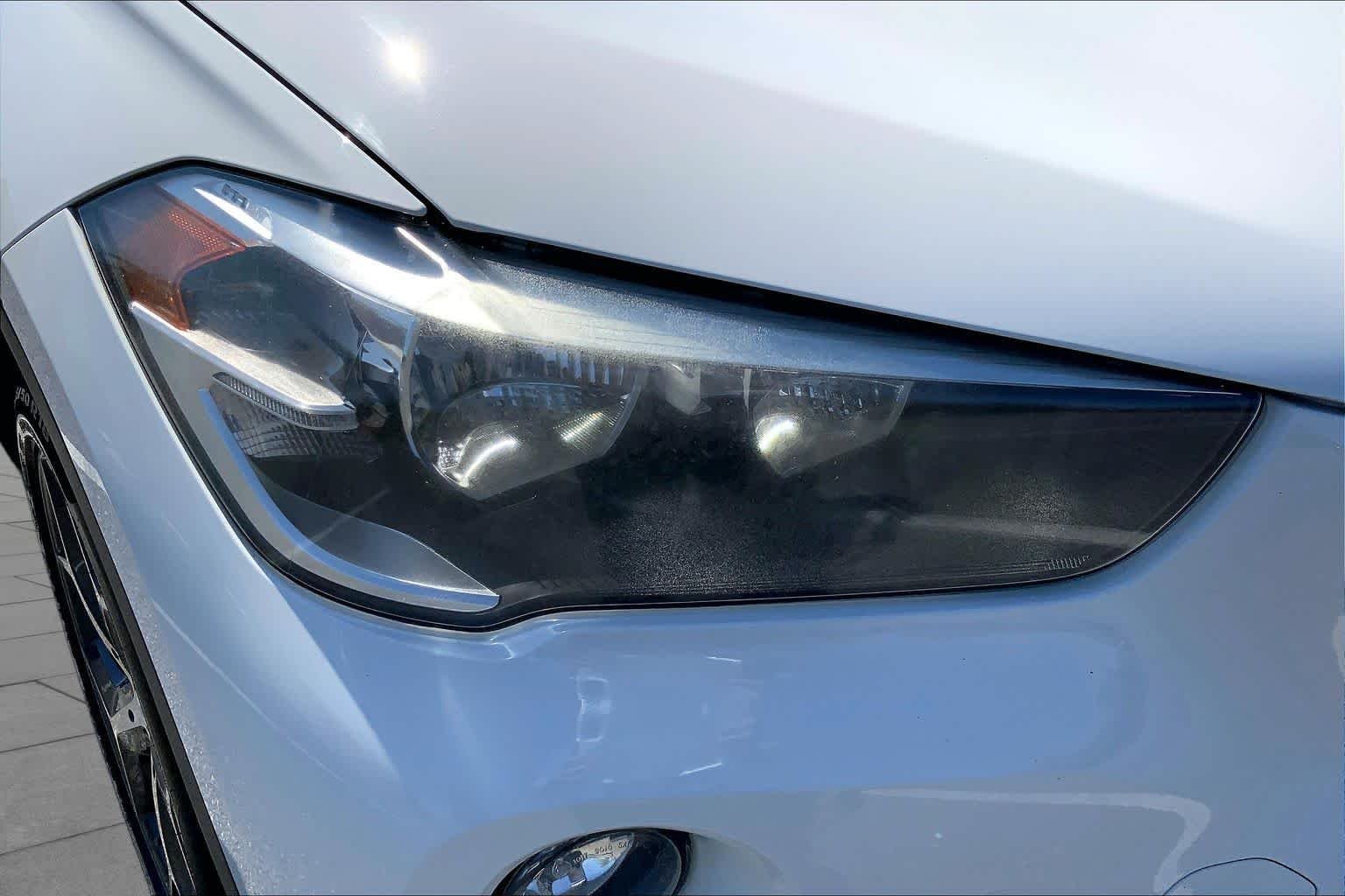 Used 2018 Alpine White BMW xDrive28i image 26
