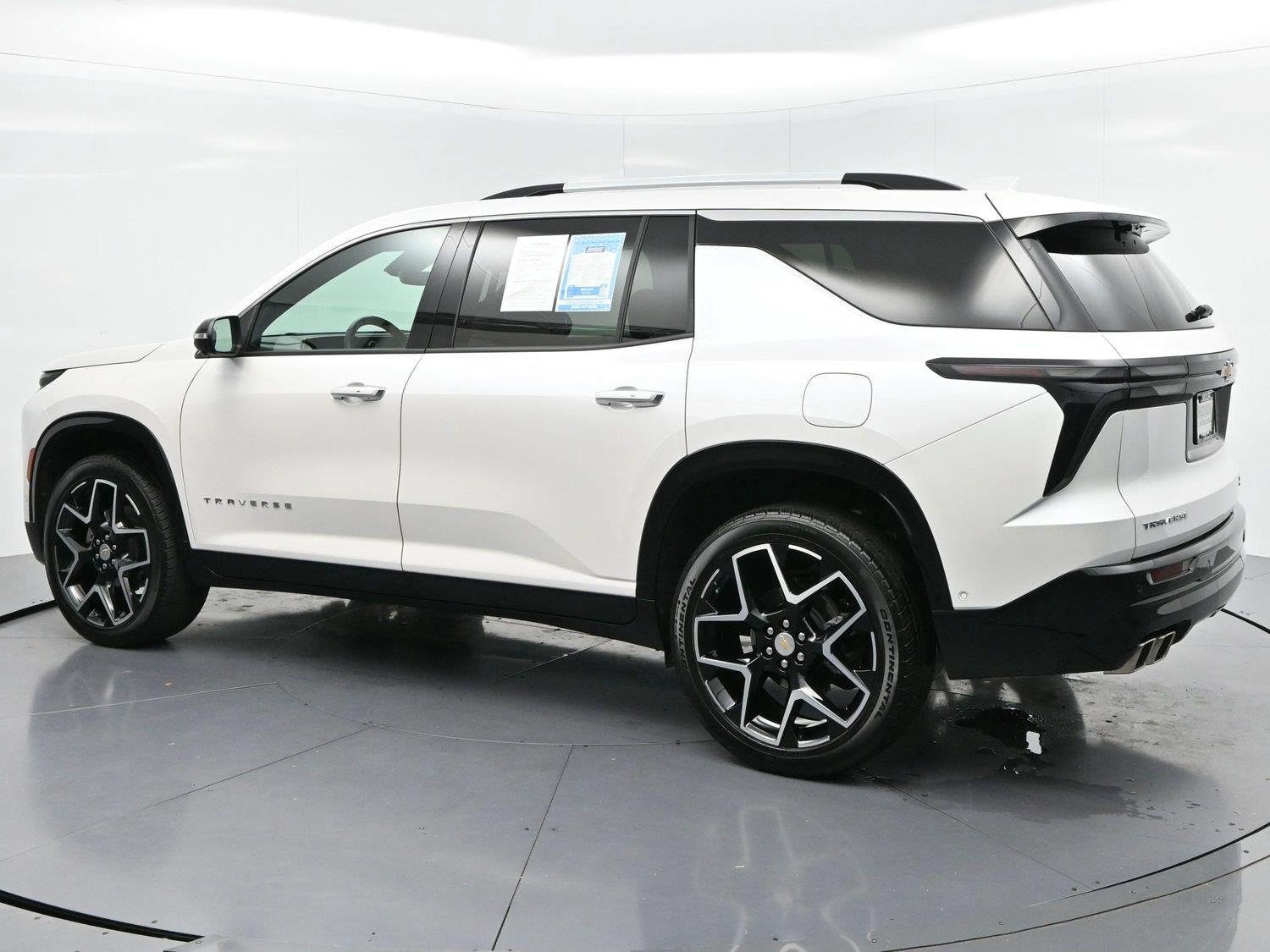Used 2025 Iridescent Pearl Tricoat Chevrolet FWD High Country image 5